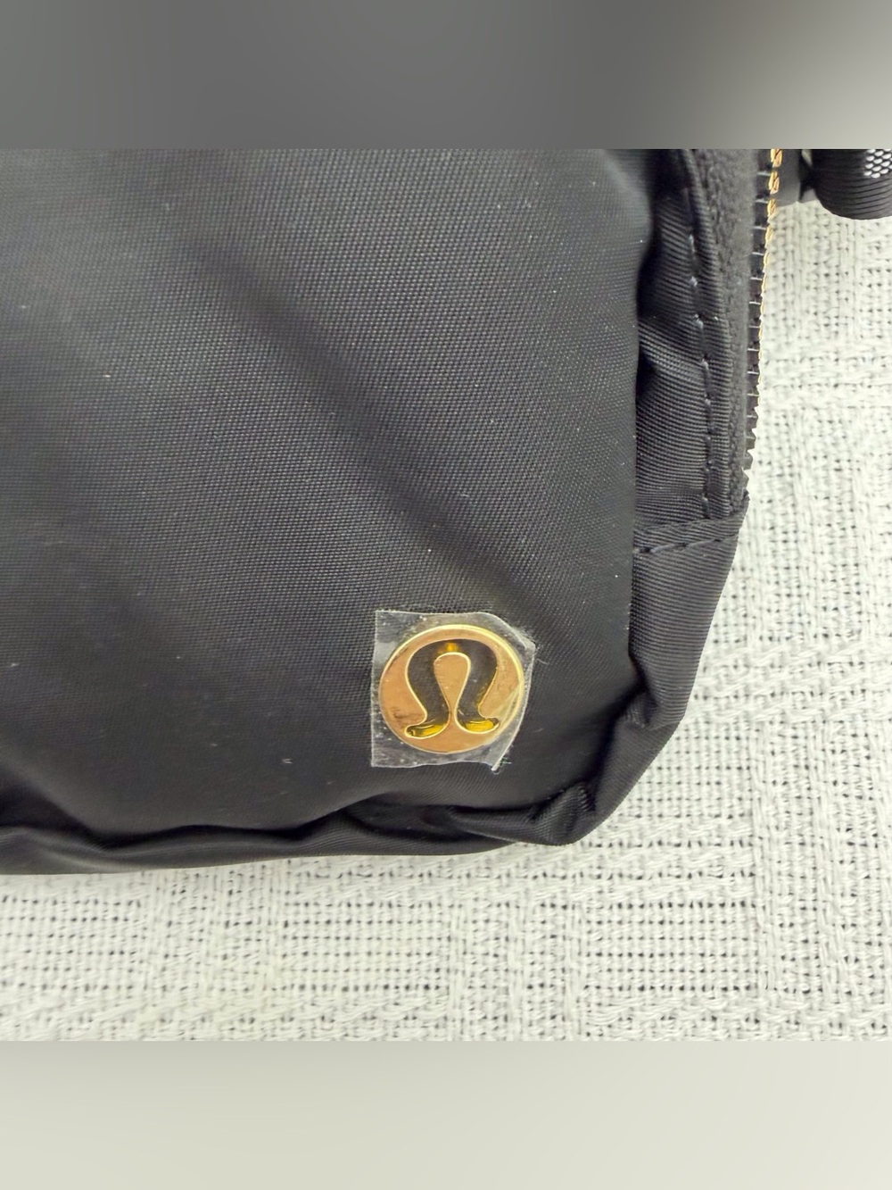 Lululemon Everywhere Crossbody Belt Bag Wordmark Black/Gold - Picture 3 of 5